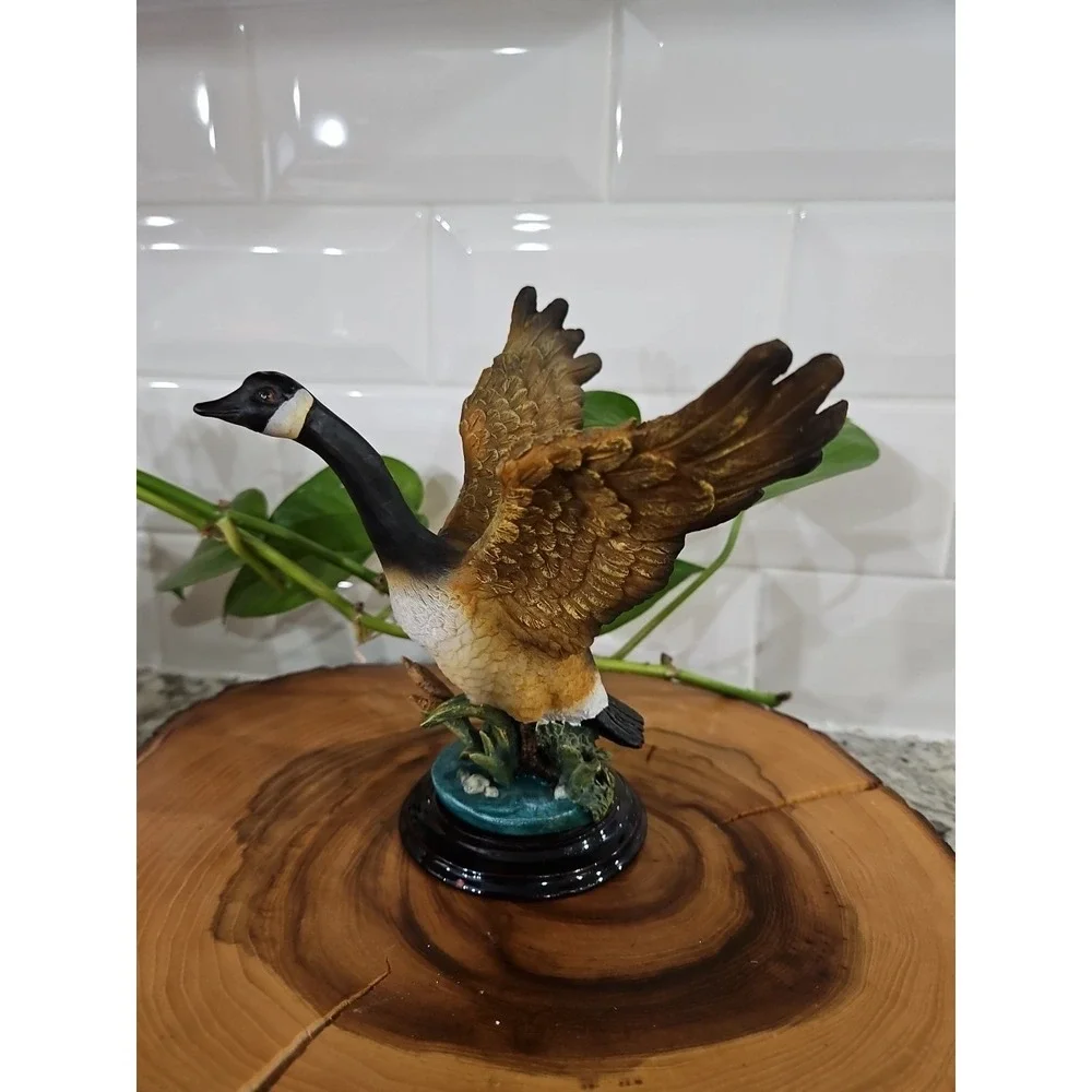 Canadian Goose In Marsh nicer Ready For Flight Figurine 5.25